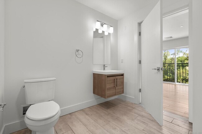 Building Photo - 245 E Main St