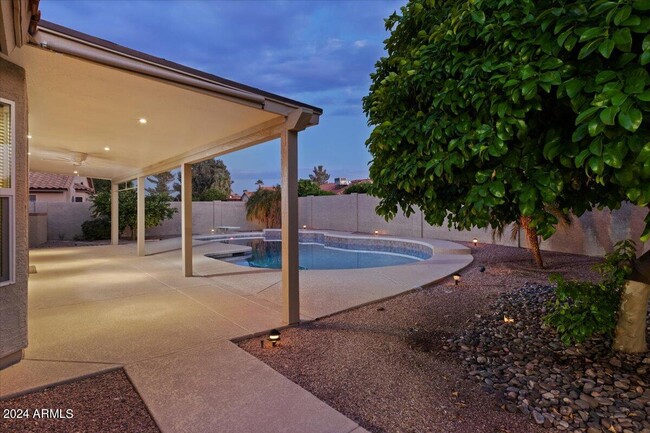 Building Photo - 5623 E Gelding Dr