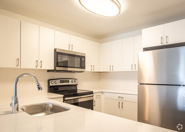 2 BDR / 2BA - 850 Sq Ft - Crespi Apartments