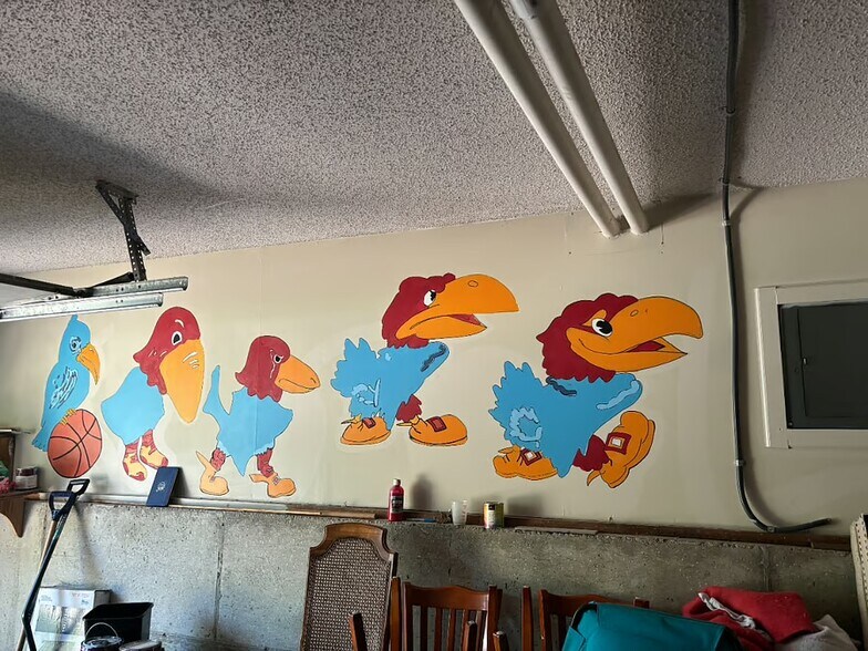 Building Photo - 200 Arrowhead Dr