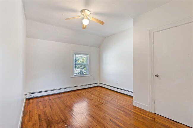 Building Photo - 884 Smithfield Ave