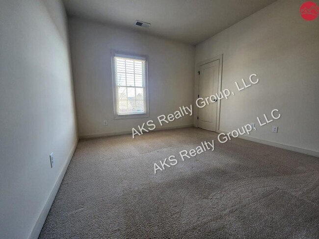 Building Photo - 4613 Riverview Dr