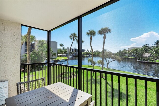 Building Photo - 13 Royal Palm Way