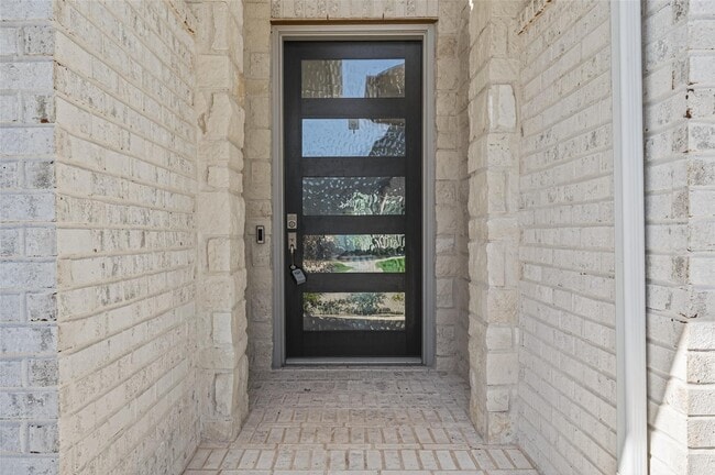 Building Photo - 15330 Legacy Pk Wy