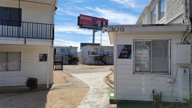 Building Photo - 306 North St