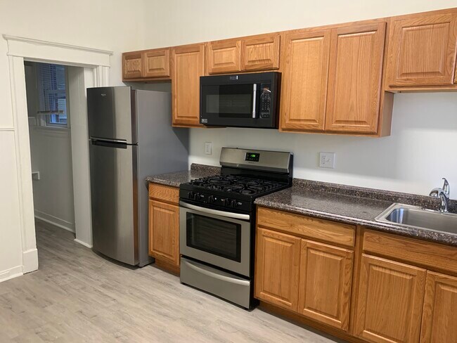 Kitchen - 1540 Moreland Ave