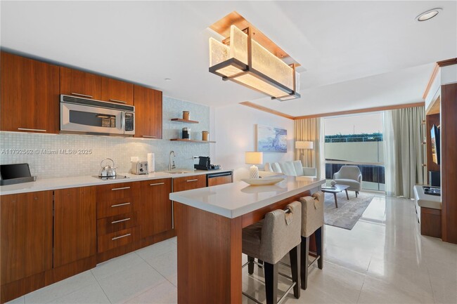Primary Photo - 6801 Collins Ave