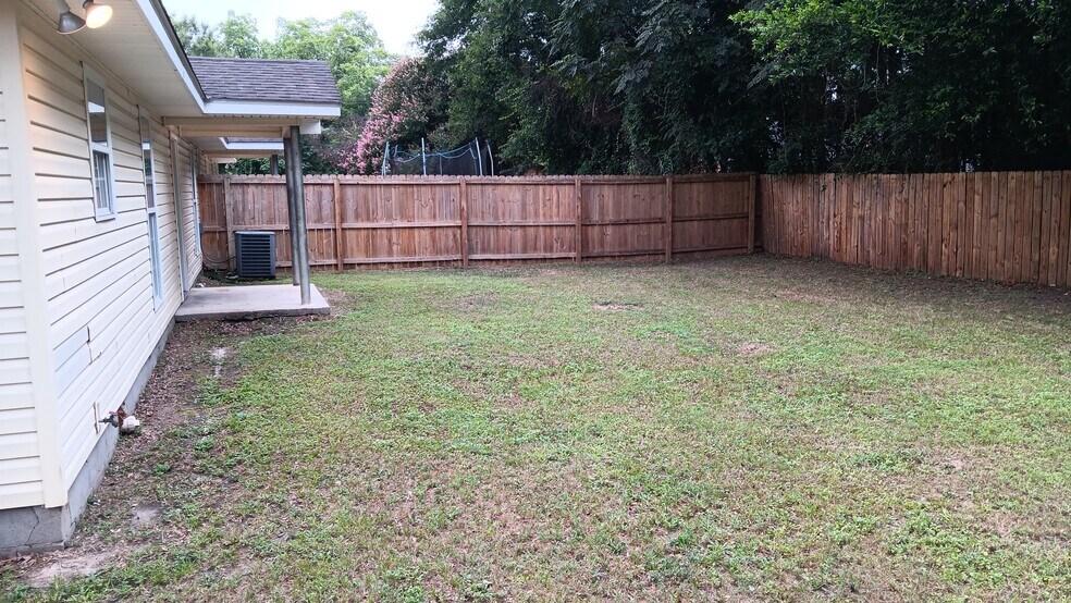 Private Backyard - 1741 Elvan Ave
