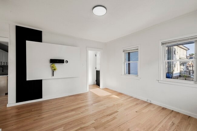 Building Photo - 10 Gould St