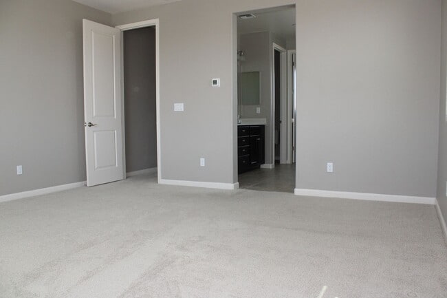 Building Photo - 170 Dnieper River Way