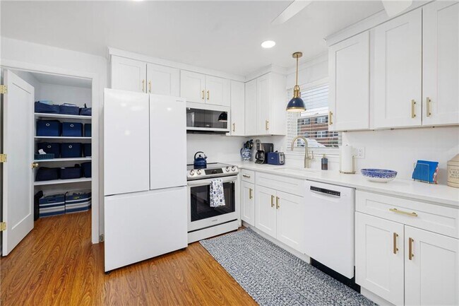 Building Photo - 70 Carroll Ave