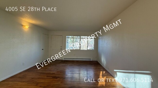 Building Photo - MOVE IN READY! $1,395 2BR/1BA With a Yard ...