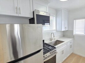 Building Photo - 1041 N Edinburgh Ave