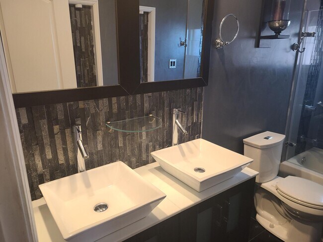 bathroom - 21 Montrose Ln