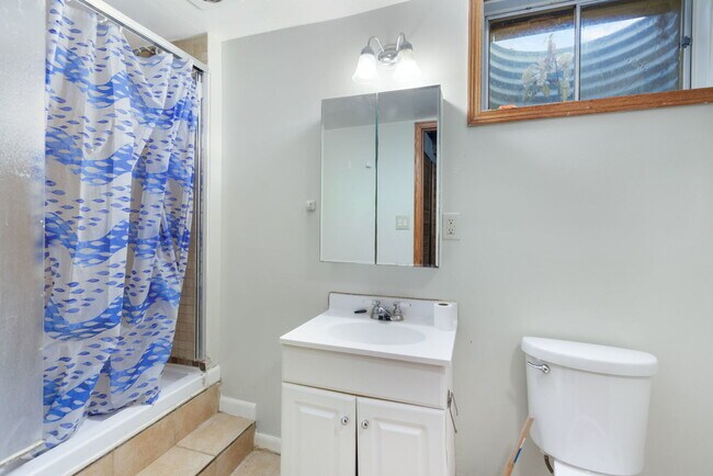 Building Photo - 1632 Poplar Ln