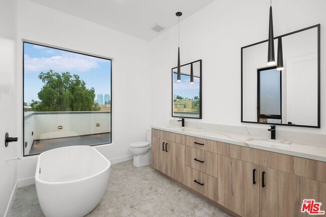 Building Photo - 1649 Selby Ave