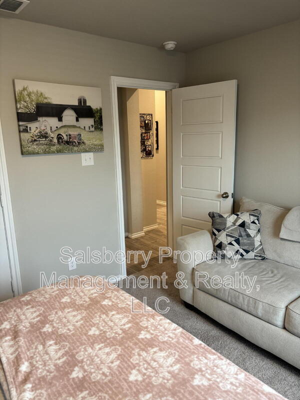 Building Photo - 5745 Brookville Dr