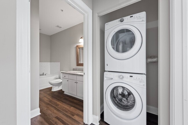 Building Photo - 840 United Ave SE