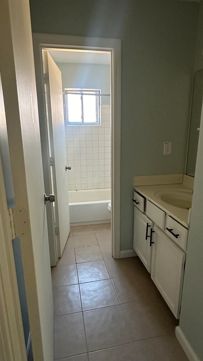 Building Photo - 5527 Apple Blossom Dr