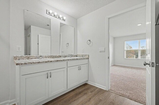 Building Photo - 3277 Chapelwood Dr