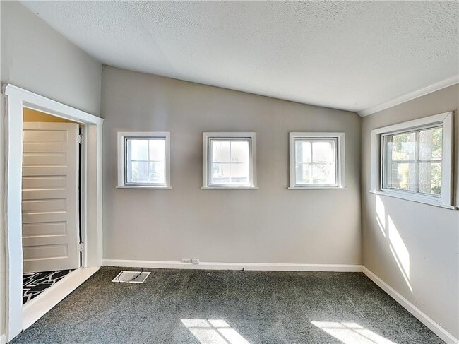 Building Photo - 595 Boulevard SE