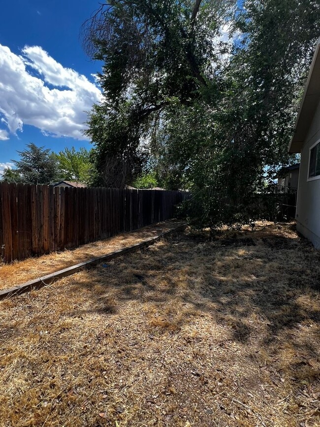 Building Photo - 2950 Harding Cir