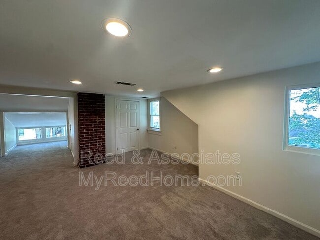 Building Photo - 1042 Blythe St