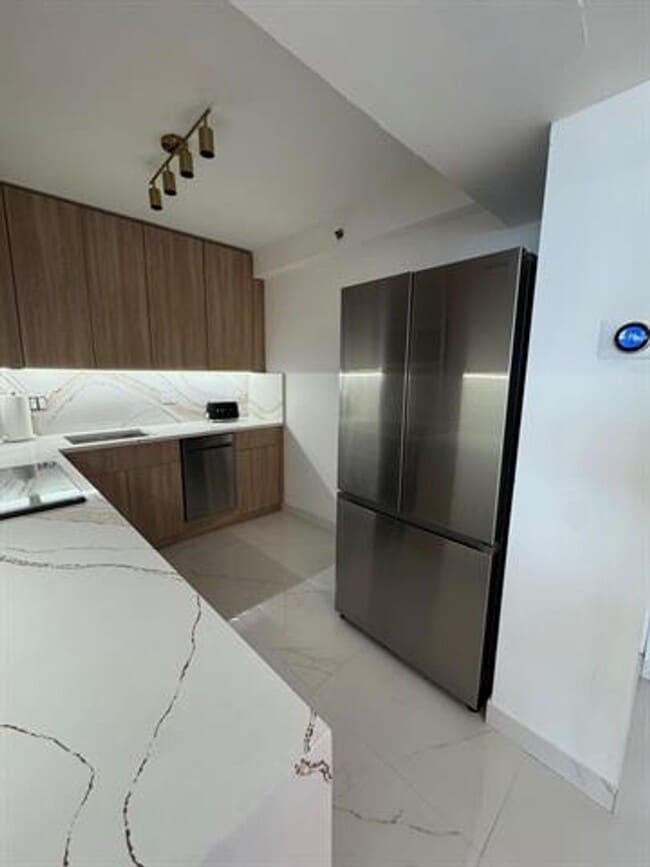 Building Photo - 20515 E Country Club Dr