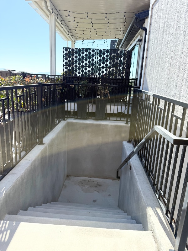 Building Photo - 1046 1050 E