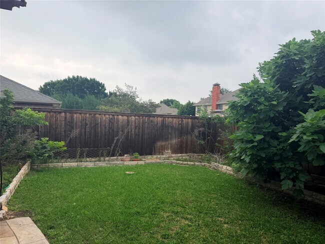 Building Photo - 2220 Sky Harbor Dr