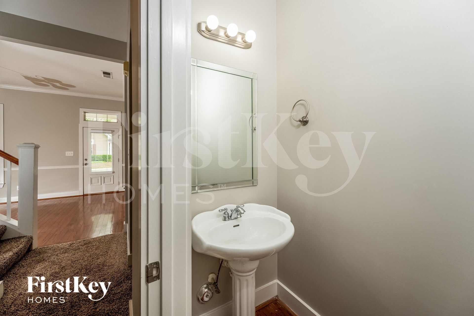 Building Photo - 4598 Clubview Dr