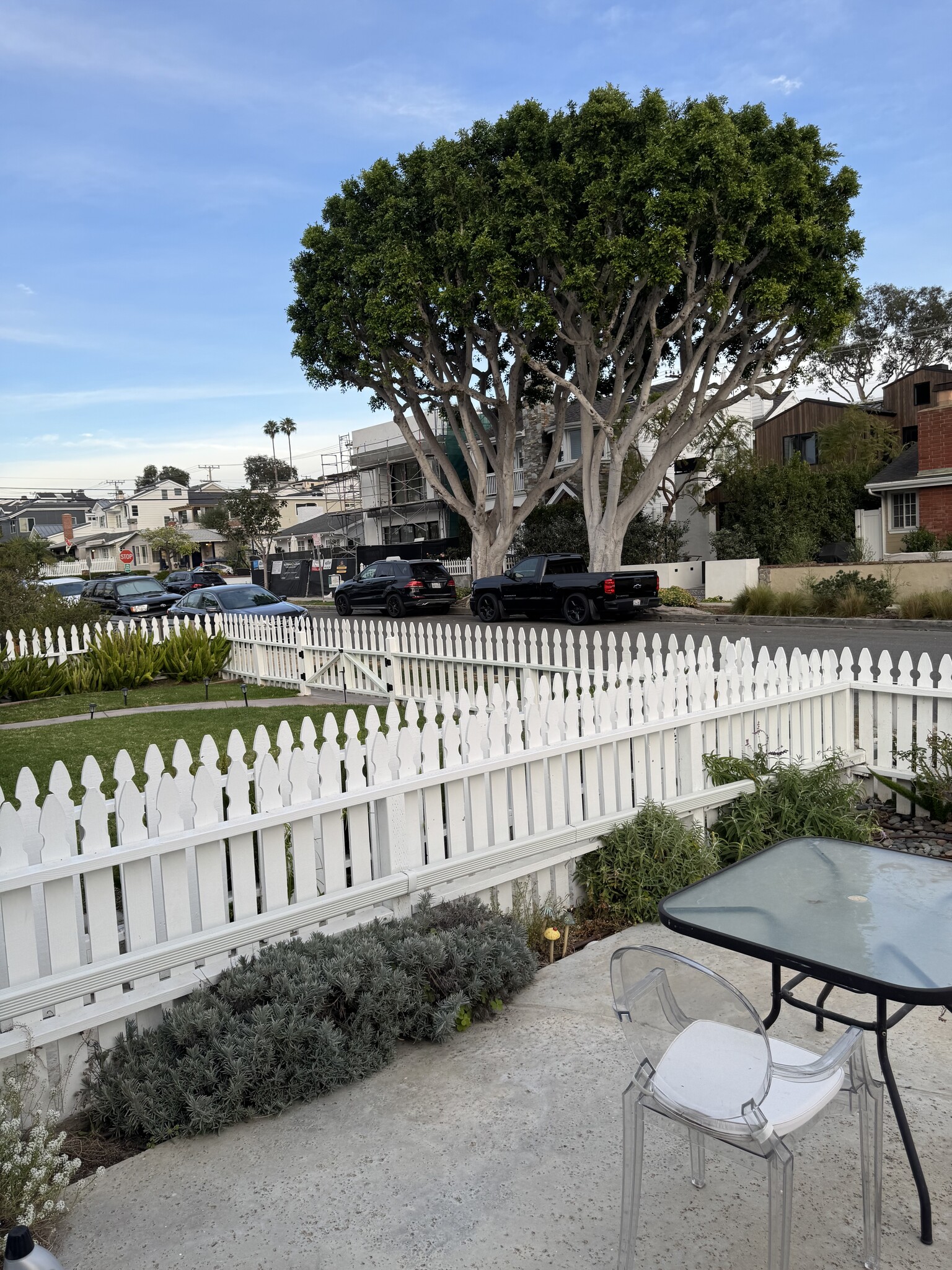 Building Photo - 511 Poinsettia Ave