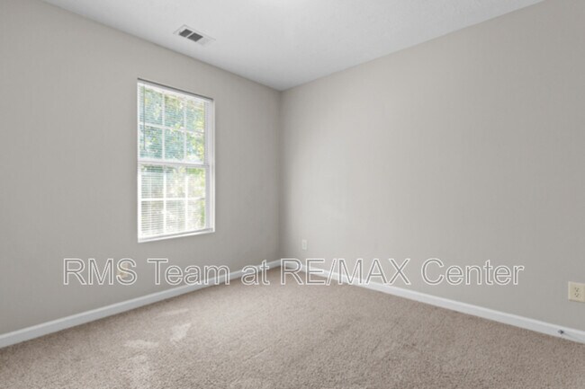 Building Photo - 2284 Oakland Spring Dr