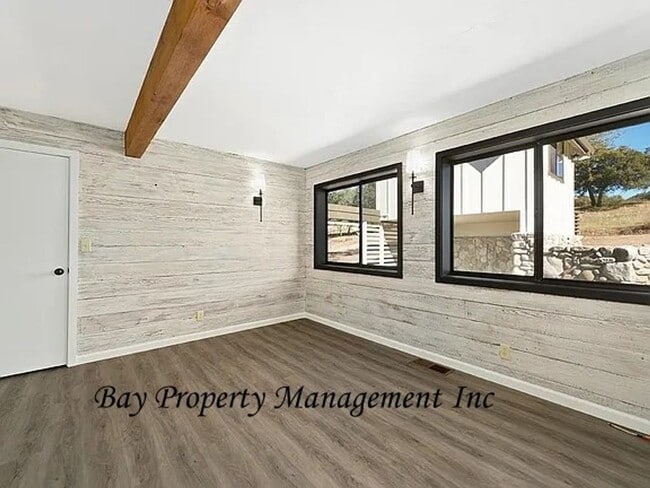 Building Photo - Breathtaking Views from this horse propert...