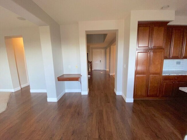 Building Photo - Top of the Hill - Gorgeous 5 Bedroom 3 Bat...