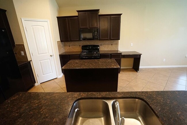 Building Photo - 1067 Cedar Lake Ct