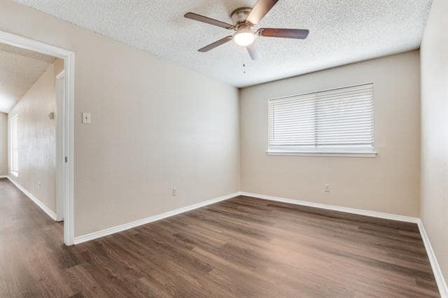 Building Photo - 821 Hillside Dr