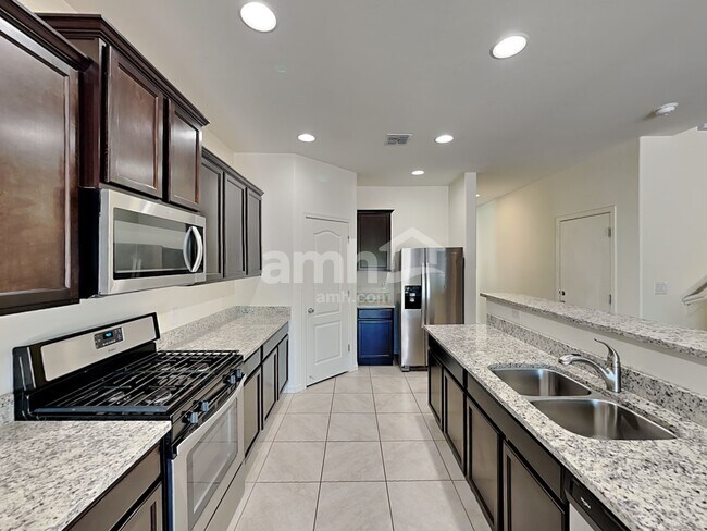 Building Photo - 11754 W Vanderbilt Farms Way