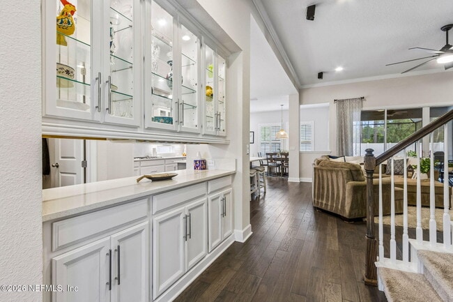 Building Photo - 209 Manor Ln