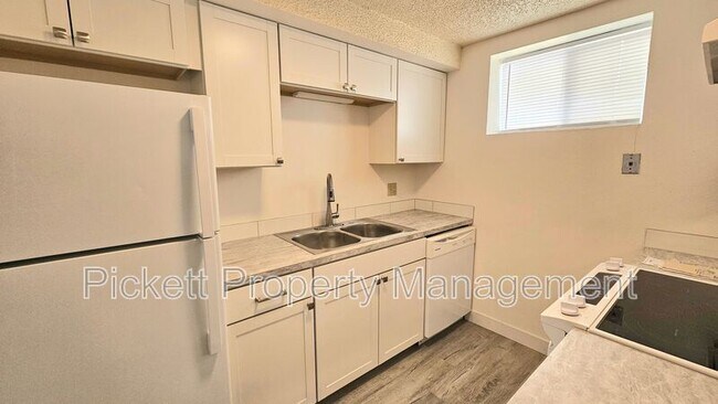 Building Photo - 1615 Trenton Ave