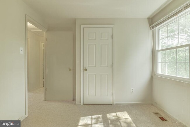 Building Photo - 3025 Ellenwood Dr