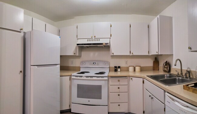 Building Photo - 1325 E Syringa Dr