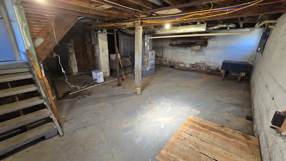 Building Photo - 537 Woodville Rd
