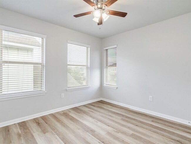 Building Photo - 424 Wapiti Rd