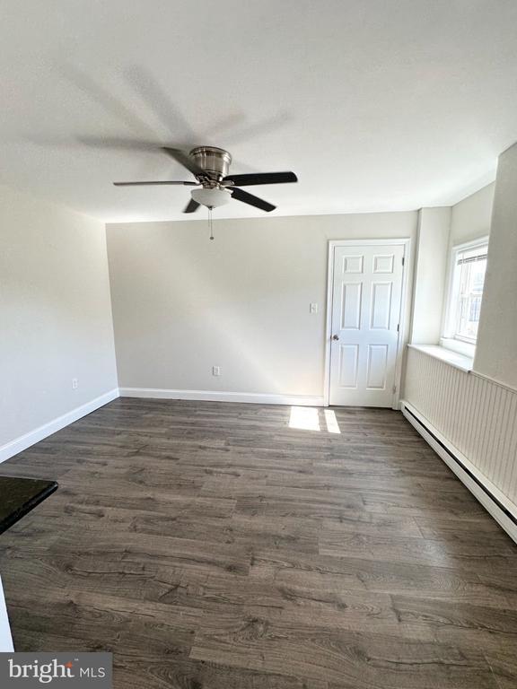 Building Photo - 25 W 5th Ave