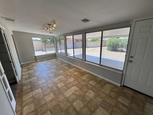 Building Photo - 2 Bedroom - 2 Bath - 1400 Sq. Ft. Home - 55+ Community in Sun City