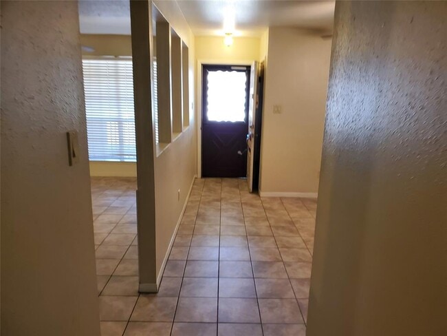 Building Photo - 7323 Log Hollow Dr