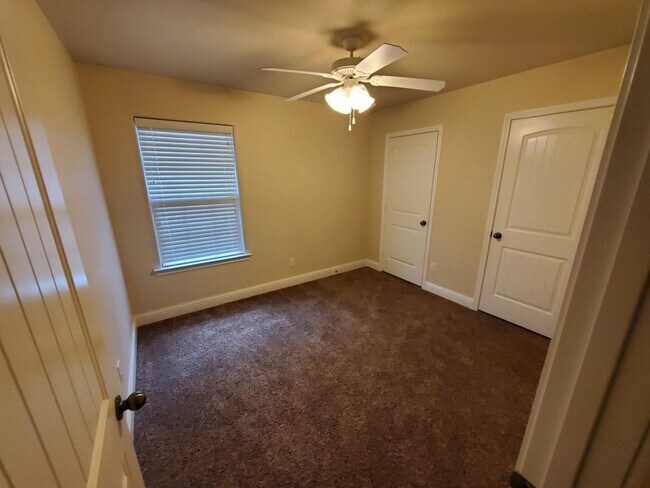 Building Photo - In The Heart Of Southwest Lubbock Metro Ar...