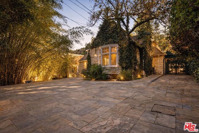 Building Photo - 2633 N Commonwealth Ave