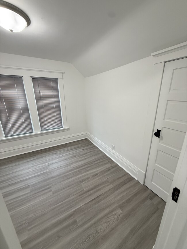 Building Photo - 705 SW 2nd Ave